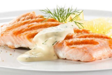 Súp kem nghệ và cá hồi áp chảo